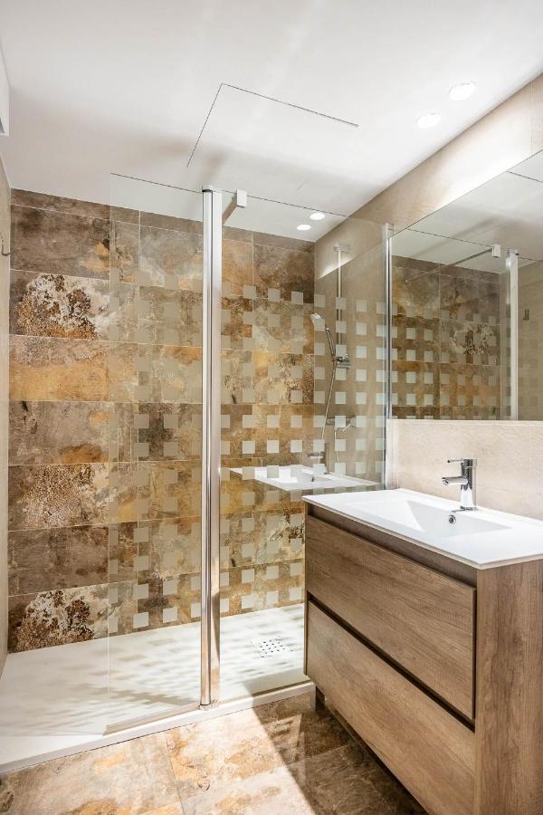 סביליה Amplisimo Apartamento De Diseno Nuevo En El Corazon De Triana, Parking Included מראה חיצוני תמונה
